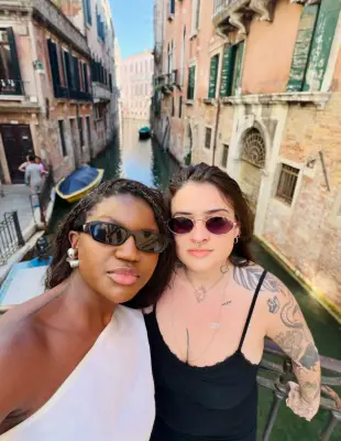 Kenya Sade curte férias em Veneza com a mulher Thamyres Donadio