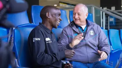 Kipchoge visita Grêmio, vira torcedor e corre NB 42K em Porto Alegre