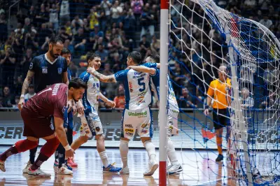 LNF: times paranaenses avançam aos playoffs; Marreco luta contra queda