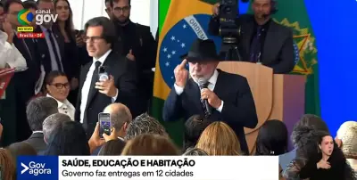 Lula mostra dedo do meio ao rebater crítica sobre pobres