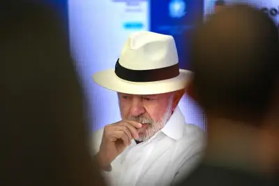 Lula repete expansão pré-eleitoral de Bolsonaro com foco em crédito