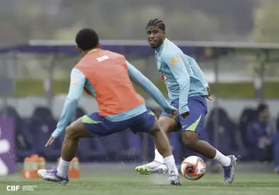 Manchester United mira Andrey Santos e Chelsea pede R$ 345 milhões