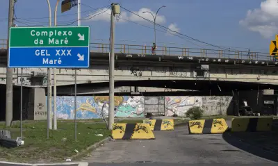 Maré: centro logístico do crime no Rio com remédios e carros roubados