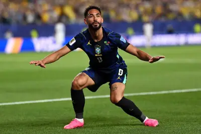 Matheus Cunha visita pizzaria que o homenageou no RN