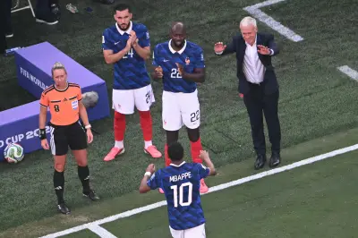 Mbappé homenageia Deschamps em despedida da seleção francesa