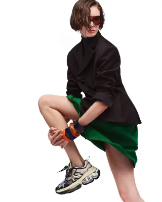 Melissa X Noise: novo sneaker aposta em retrofuturismo maximalista
