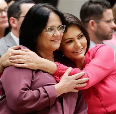 Michelle Bolsonaro ainda não decidiu sobre candidatura ao Senado, diz Damares