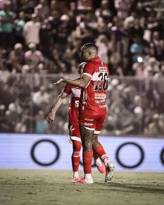 Mikael marca de pênalti e CRB vence Ceará na Série B