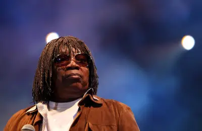 Milton Nascimento é internado com pneumonia; filho posta vídeo