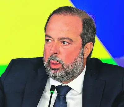 Ministro promete primeiro leilão de gás da União para fim de 2026