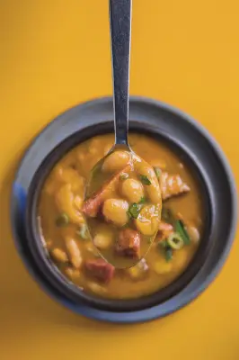 Mocofava: o prato que marca a trajetória do chef Rodrigo Oliveira