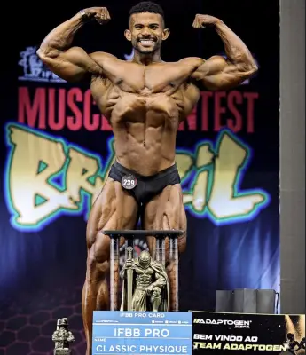Moisés Moreira conquista título no Musclecontest Brazil e vira profissional