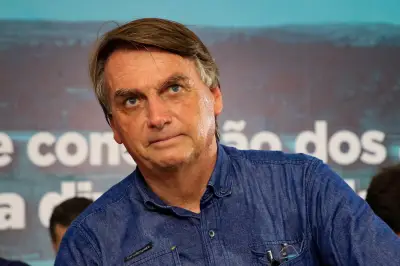 Moraes ordena busca e apreensão de armas na casa de Bolsonaro