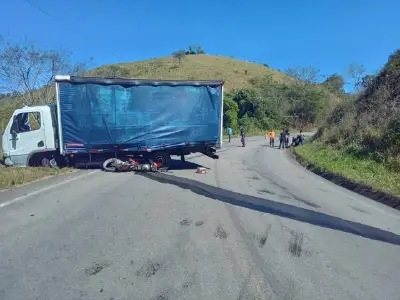 Motociclista morre em colisão frontal com caminhão na MG-353
