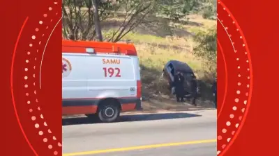 Motorista morre após carro bater de frente com ônibus do Transcol em Vitória