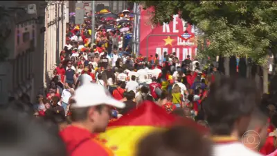 Multidão de 2 milhões celebra bicampeonato mundial da Espanha em Madri