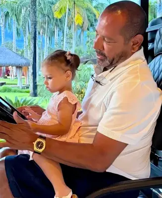 Neymar pai e Nadine celebram aniversário de 2 anos de Helena nas redes