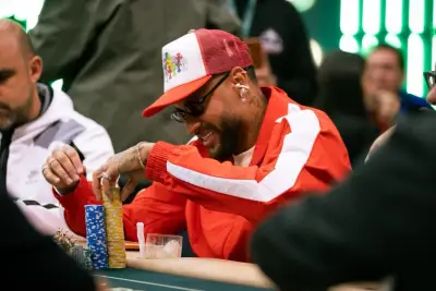 Neymar participa de poker durante preparação no Santos