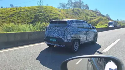 Novo Fiat Argo X é flagrado com camuflagem na Dutra; veja detalhes