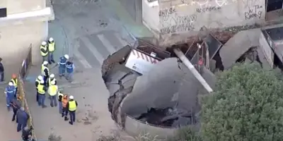 Obra da Sabesp abre cratera em Osasco e interdita três casas