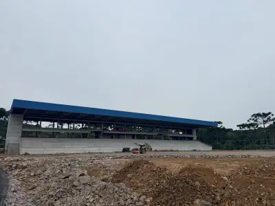 Obra do estádio do Gramadense avança rumo a arena multiuso de R$ 30 milhões