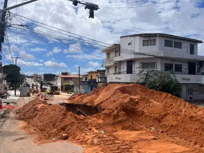 Obras de drenagem alteram trânsito e ônibus na Zona Oeste de Natal