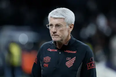 Odair valoriza joias do Athletico após empate com o Corinthians