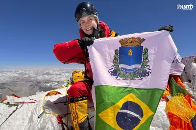 Olivia Bonfim escala Everest e Lhotse e entra para o Guinness