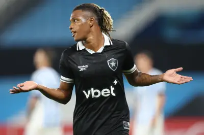 Palmeiras faz proposta de R$ 160 mi por Danilo e aguarda decisão do Botafogo