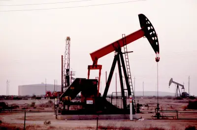 Petróleo a US$ 85: escalada no Estreito de Ormuz dispara preço
