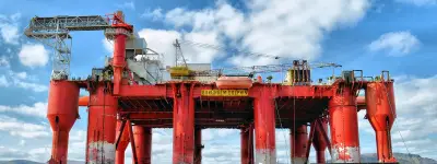 Petróleo cai com correção técnica, mas tensões EUA-Irã seguem no foco