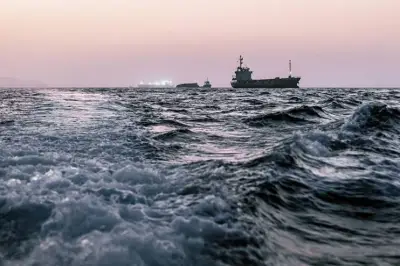 Petroleiros com petróleo saudita desviam no Mar Vermelho após ameaça houthi