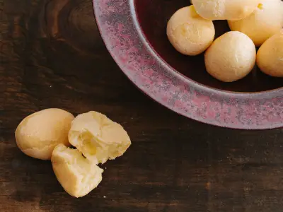 Pão de queijo do Louvre: receita da chef Alessandra Montagne em 5 passos