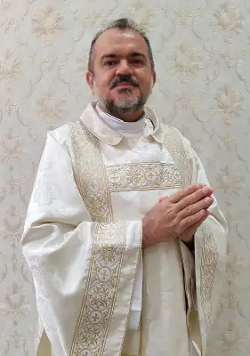 Professor demitido por assédio sexual e moral também foi diácono