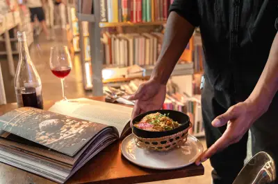 Restaurantes em livrarias: combo de comida e cultura em SP