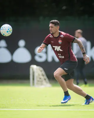 Riccieli é apresentado como novo reforço do Vitória: 'Máxima entrega'