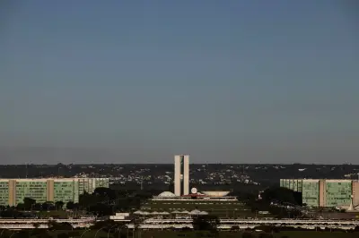 Risco político no Brasil cai para menor nível histórico, aponta AtlasIntel/Bloomberg