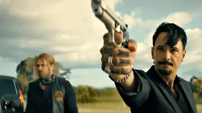Rodrigo Santoro vive vilão em 'Três horas para viver' com Owen Wilson