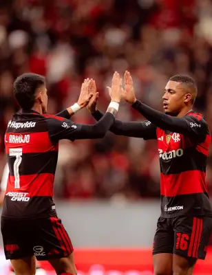 Samuel Lino se torna o maior garçom do Brasil em 2026 com 14 assistências