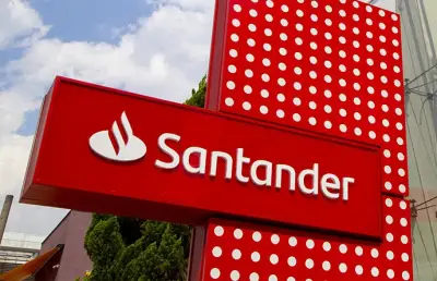 Santander abre 2 mil bolsas de R$ 3 mil para universitários em 2026