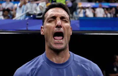 Scaloni chora após virada épica da Argentina sobre Inglaterra