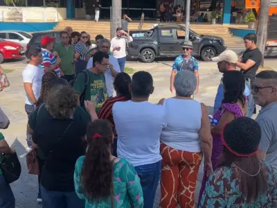 Servidores da educação municipal protestam por recomposição salarial no Acre