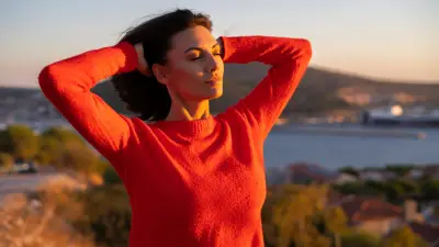 Sinais físicos de emoções: corpo fala antes da mente perceber