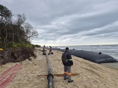 SP usa geotubos para conter erosão que pode dividir Ilha do Cardoso