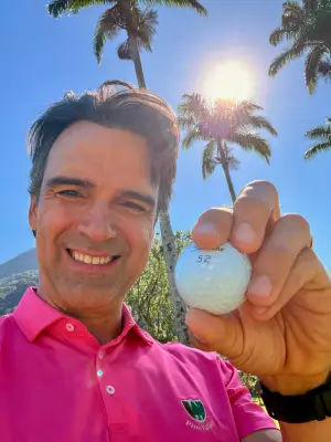 Tadeu Schmidt celebra 52 anos com golfe e reflexão no Instagram