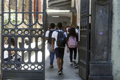 TCM-RJ doa 50 computadores a escolas estaduais do Rio