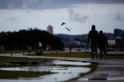 Tempo no RS: chuva diminui e frio chega a partir de quinta