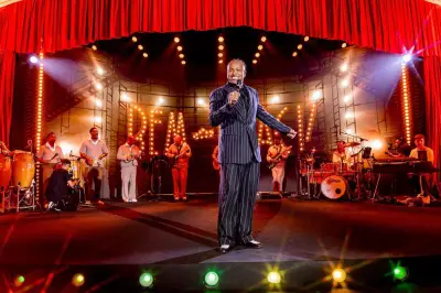 Thiaguinho leva turnê 'Bem Black' à Concha Acústica do TCA em Salvador