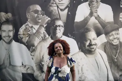 Tia Gessy celebra 50 anos de roda de samba no Rio que revelou Xande de Pilares