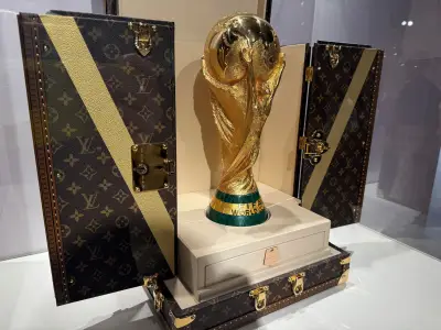 Troféu da Copa será transportado em baú exclusivo da Louis Vuitton
